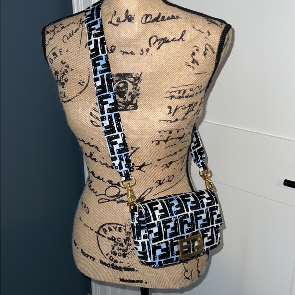 Fendi Belt Bag / Bum Bag or Crossbody Bag - Picture 3 of 10